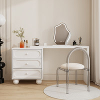 Coiffeuse et commode intégrées de style rétro français, bureau de maquillage minimaliste et armoire de rangement pour la fin de lit, idéale pour les petites chambres