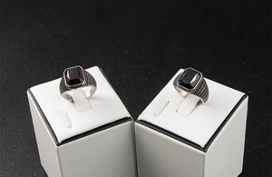 2024 dekorasi tangan Zirkon cincin baja Titanium baja nirkarat Eropa dan Amerika mosaik Ruby <span class=keywords><strong>Retro</strong></span> pria Punk cincin koktail perhiasan - Product Image 3