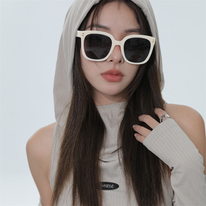 Lunettes de soleil unisexes 2023 nouveau style UV400 monture PC type 3, effet amincissant pour grands visages, protection solaire de voyage - Product Image 1