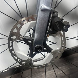 Bicicleta de <span class=keywords><strong>Carretera</strong></span> de Fibra de Carbono 105 Di2 de <span class=keywords><strong>Segunda</strong></span> <span class=keywords><strong>Mano</strong></span>, con Frenos de <span class=keywords><strong>Disco</strong></span> de Cableado Interno, Ligera, con Ruedas ZIPP - Product Image 5