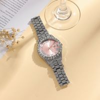 Montre à quartz pour femme à cadran rose romain en diamant, légère et à la mode.