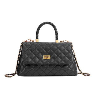 Sac fourre-tout matelassé à bandoulière avec chaîne et rabat, doublure en polyester, nouvelle collection printemps 2026 pour femme - Product Image 6
