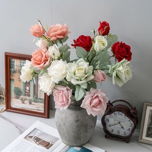 Rosa Artificial Jasmine Snow Rose, Rama Individual, Rojo Brillante y Verde, Tela de Tejido Pan, Decoración para Bodas - Product Image 1