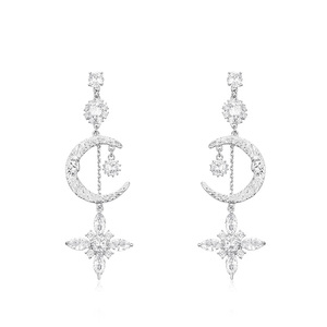 Pendientes de circonita de alta gama con borlas de trébol de cuatro hojas y diseño de Luna Estelar para mujer - Product Image 6