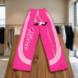 Pantalon de survêtement rose unisexe à jambe large, style streetwear, avec bande latérale, cordon de serrage et taille élastique, imprimé - Product Image 2