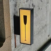 Boîte à lumière en acrylique double face personnalisée enseigne électronique murale avec logo de porte de magasin