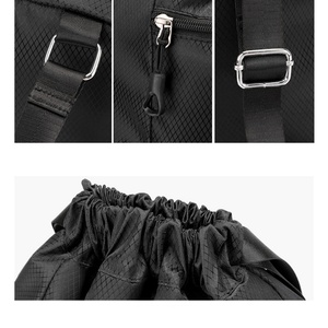 Mochila Deportiva Unisex Resistente al Agua con Logotipo Personalizado, Correa y Cordón Ajustable, 20-38L, Poliéster Reciclado RPET - Product Image 3