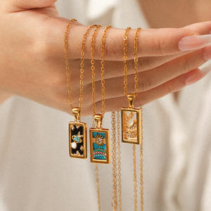 Collier à initiales rectangulaire vintage en acier inoxydable zircon avec pendentif de carte de tarot initiale en <span class=keywords><strong>or</strong></span> 18 carats imperméable sur chaîne à maillons - Product Image 3