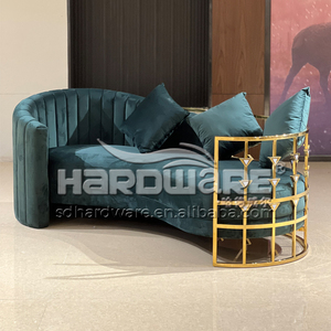 Canapé en velours vert émeraude capitonné de luxe pour hôtel et événements - Product Image 5