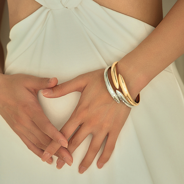 Sleek Minimalist Cuff Bangle for Women Gold/Silver Plated Polished Zinc Alloy Statement Bracelet Professional Jewelry for Office
