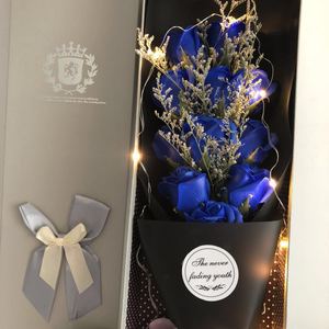 Nouveau design de coffret cadeau de fleurs de savon cadeaux de vacances ensemble de fournitures cadeau de la <span class=keywords><strong>Saint</strong></span>-<span class=keywords><strong>Valentin</strong></span> pour la fête des mères - Product Image 6