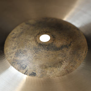 Conjunto de 4 Peças de Pratos de Bateria Artesanais em Bronze B20 Qualidade Profissional: Hi-Hat de 14'', Crash de 16'' e Ride de 20'' para Estúdio e Palco - Product Image 5