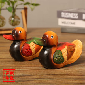 Figurines de canard mandarin en bois Master Gu, décor de couple peint dans le style chinois pour salon, chambre à coucher, meuble TV, chevet - Product Image 3