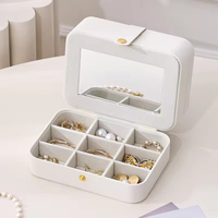 Boîte à bijoux multi-niveaux avec support pour colliers et plateau de rangement amovible pour femmes, idéale pour la vente au détail