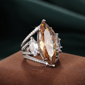 Anello Statement Marquise da Donna, Stile Audace per Feste e Riviste, Elegante Accessorio per Mani, Idea Regalo - Product Image 6