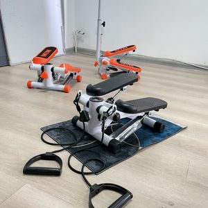 Draagbare Vrouwelijke Fitness Mini <span class=keywords><strong>Stepper</strong></span> Loopband Voor Thuisgebruik In-Situ Bergsportuitrusting Voor Gewichtsverlies Stil - Product Image 1