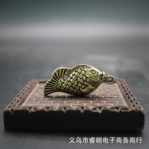 Colgante de carpa de latón, amuleto de pez, llavero unisex, regalo, accesorio de joyería decorativo con forma de animal de aleación de cobre - Product Image 2