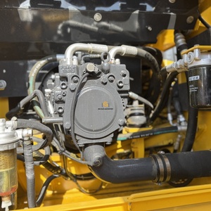 Excavadora de orugas hidráulica usada Komatsu PC160LC-7 de 16 toneladas, eficiente, robusta y con pocas horas de uso, para ingeniería municipal. - Product Image 2