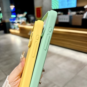 Funda de Silicona Líquida para iPhone 17 16 15 14 Pro Max, Carcasa Antigolpes de Color Caramelo, Suave al Tacto, con Logotipo Personalizado - Product Image 4