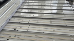 Bề mặt núi ul <span class=keywords><strong>DLC</strong></span> 48 "không thấm nước tuyến tính <span class=keywords><strong>LED</strong></span> tri-proof ánh sáng lịch thi đấu 40 Wát 150lm/W 100-277vac IP65 <span class=keywords><strong>LED</strong></span> hơi chặt chẽ ánh sáng lịch thi đấu - Product Image 4