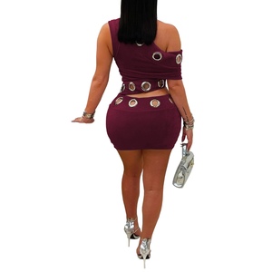 ชุดเซ็ต 2 ชิ้น เสื้อเปิดไหล่ประดับหมุดสุดเซ็กซี่และกระโปรงสั้นสำหรับผู้หญิง แฟชั่น - Product Image 3