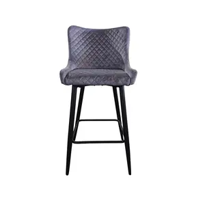 Silla de Bar de tela de terciopelo moderna Simple de lujo ligero, marco de Metal, uso de Bar en casa con brazos, silla clásica, muebles comerciales de hierro