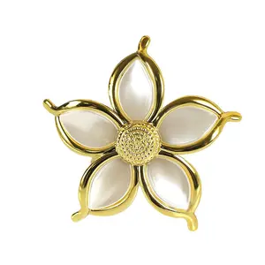 Valentine's Day Creative Pearl Tone 5 Petal Flower Gold Plated Napkin Rings For Wedding Banquets In Western Restaurants