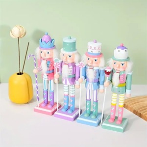 Fatto a mano in <span class=keywords><strong>legno</strong></span> schiaccianoci burattino soldato ornamenti regalo <span class=keywords><strong>di</strong></span> natale per Navidad decorazione per la casa <span class=keywords><strong>di</strong></span> natale Candy artigianato regalo <span class=keywords><strong>di</strong></span> natale - Product Image 3
