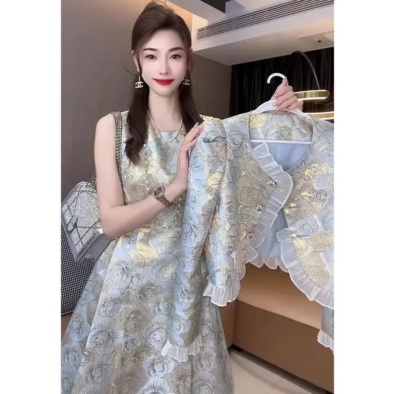 Tasarım jakarlı brokar dokuma Polyester kumaş Rolls 196gsm parlak metalik çiçek giyim Jiangsu kumaşlar için takım elbise Dobby