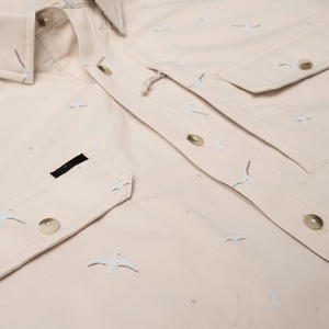 เสื้อเชิ้ตตกปลาพิมพ์ลายฮาวายแบบติดกระดุม น้ำหนักเบา ตกแต่งด้วยลายปักแบบ Tactical พร้อมรูระบายอากาศ - Product Image 2