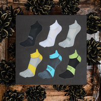 Vente en gros de chaussettes de cheville sport pour hommes personnalisées Coolmax cinq doigts orteil tricoté Crew Style Logo Design à la mode pour la saison de printemps