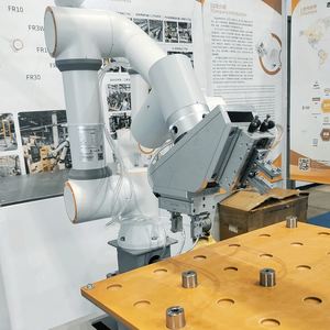 Cobot de 6 Ejes de Fácil Programación, Suministro de Fábrica HWINT, para Soldadura por Arco, Soldadura por Puntos, Fabricación de Metales y Manipulación de Piezas - Product Image 1
