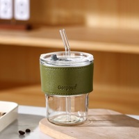 Tasse à café en verre élégante style Ins avec paille et manchon en cuir anti-brûlure, couvercle anti-fuite pour usage quotidien