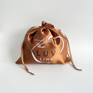 Pochette en satin brun personnalisée avec cordon de serrage, logo imprimé, sac cadeau en satin doux pour bijoux et emballage cosmétique - Product Image 2