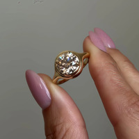 Bague de fiançailles 2 carats en moissanite VVS, style signet, en argent sterling 925 plaqué or 18 carats, bijoux de luxe pour femme, style Old Money