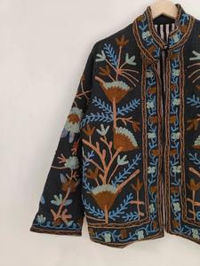 Chaqueta Bomber Boho Suzani Clásica, Artesanal, con Bordado Floral, Ecológica, Transpirable y Reversible para Invierno - Product Image 5