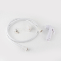 Pomme de douche musulmane en plastique Shattaf Bidet à moindre coût avec tuyau en PVC Kit pulvérisateur de toilette mural blanc