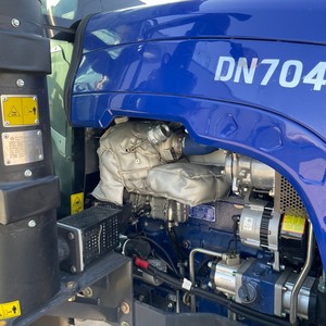 Tractor Agrícola OEM/ODM 70P con Motor Diésel Confiable, Chasis Mediano para el Mercado Español - Product Image 5