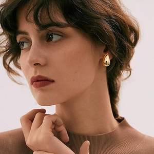 أقراط ذهبية متعددة الأنماط على شكل دمعة بالجملة، أقراط ذهبية ضخمة عيار 14 قيراط من الفولاذ المقاوم للصدأ مطلية بتقنية PVD، هدية للنساء والفتيات في الحفلات - Product Image 4