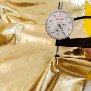 Tissu Textile PU élastique de luxe brillant doré de 0.4MM pour doublure de vêtement, artisanat, sac à main, meubles - Product Image 6