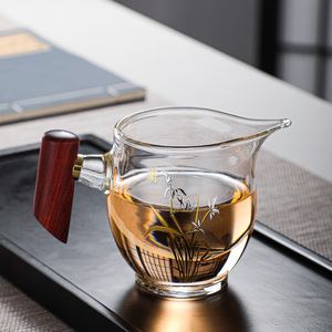 Tasse de partage en verre Muque Male Cup avec poignée en bois japonaise, épaissie et résistante à la chaleur, distributeur de thé, accessoires pour service à thé Kung Fu - Product Image 1