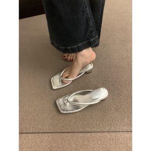 2026 New French Chunky Heel Flip Flops Women Silver Beach Sandals Summer Outdoor Dress Matching <b>Slippers</b> - Product Image 3