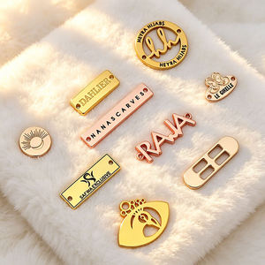 Étiquettes métalliques en alliage de zinc, finition brillante, logo personnalisé pour boîtes de parfum, emballage cadeau de luxe, vente en gros en usine, service OEM en vrac - Product Image 6