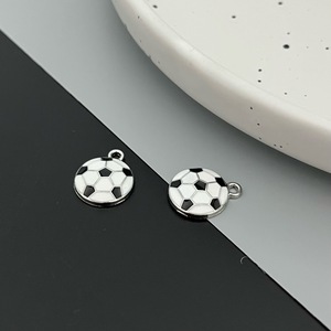 Colgantes pequeños de fútbol de esmalte, de aleación de zinc, accesorios para la fabricación de joyas DIY - Product Image 4