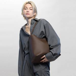Personnalisé élégant minimaliste Panaleras Para <span class=keywords><strong>Bebe</strong></span> PU cuir végétalien bébé sac à couches fourre-tout mamans maman couche sac à bandoulière pour les femmes - Product Image 4