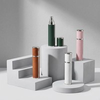 Vente en gros d'atomiseurs de parfum cylindriques en cuir de 5 ml et 10 ml, vaporisateur portable de voyage miniature rechargeable, décalcomanie, logo personnalisé