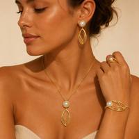 JUSNOVA Set Perhiasan Mutiara Baja Anti Karat Berlapis Emas 18k Pvd untuk Wanita Tahan Air Anti Kusam Desainer Trendi Fashion Mewah