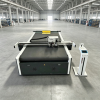 Machine de découpe numérique CNC à haute précision pour panneaux alvéolés gris avec couteau oscillant et caméra CCD