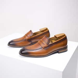 Zapatos de cuero artesanales para hombre, mocasines de negocios, de cuero de primera calidad, sin cordones, informales. - Product Image 1