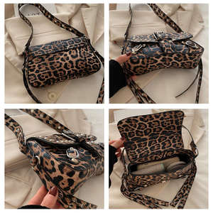 Nueva cartera retro con remaches estilo motocicleta, bolso de hombro Y2K, bolso de cuero de diseñador para mujer estilo punk de los 90 - Product Image 3